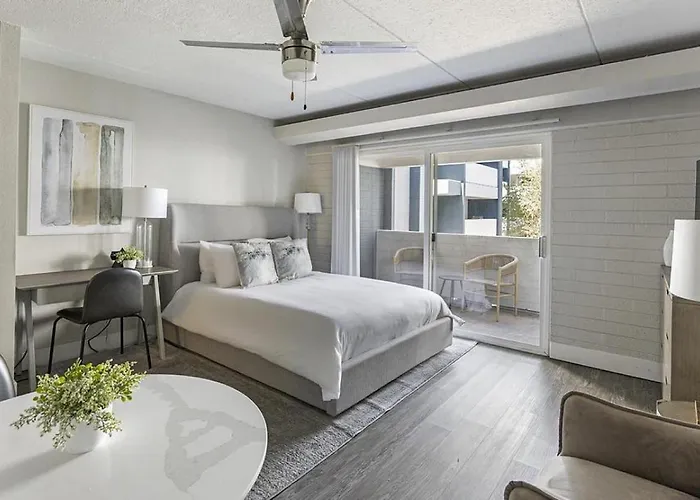 Landing Modern With Amazing Amenities Phoenix