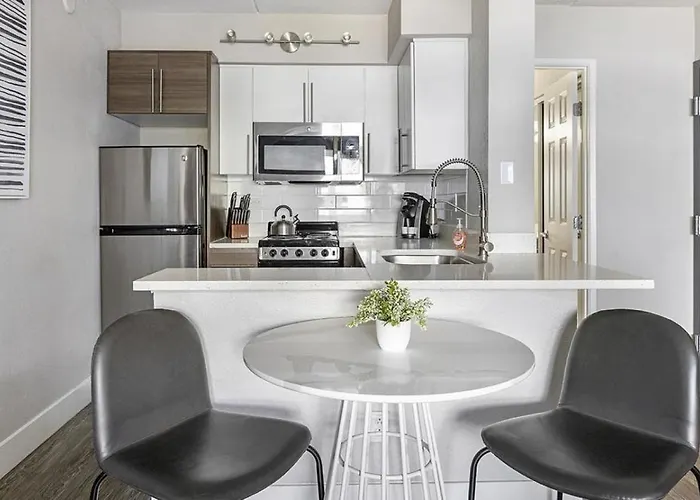 Landing Modern With Amazing Amenities Apartment Phoenix