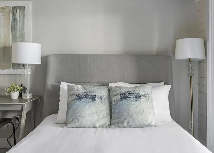 Landing Modern With Amazing Amenities